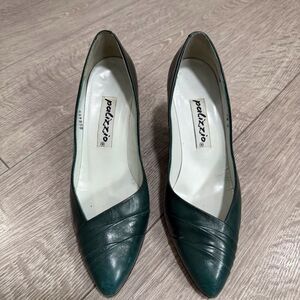 Palizzio Vintage Dark Green Leather Heels 
Model # 066455 Size 6½ M